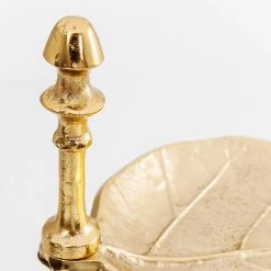 Kare Design Présentoir à gâteaux Leaf Gold - Doré - Métal 8 Kare Design Présentoir à gâteaux Leaf Gold - Doré - Métal -Vaisselle Soldes 1000277537 210707 09470200077 DETAILS P000000001000277537