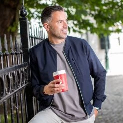 Koziol Gobelet isotherme Iso To Go - Polypropylène / Épicéa - Rouge cerise 8 Koziol Gobelet isotherme Iso To Go - Polypropylène / Épicéa - Rouge cerise -Vaisselle Soldes 1000285432 210812 08103100018 MOOD DETAILS P000000001000285432 mood