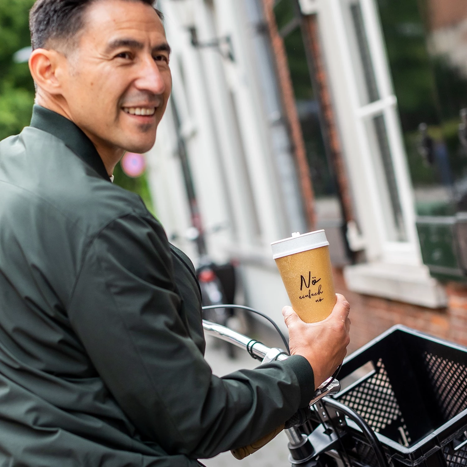 Koziol Gobelet isotherme Go Nö - Polypropylène / Épicéa - Imitation bois recyclé 6 Koziol Gobelet isotherme Go Nö - Polypropylène / Épicéa - Imitation bois recyclé – Image 4