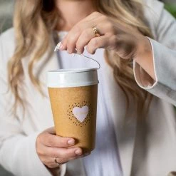 Koziol Gobelet isotherme Like A Hug In A Mug - Polypropylène / Épicéa - Imitation bois recyclé -Vaisselle Soldes 1000285439 210812 08111900045 MOOD DETAILS P000000001000285439 mood