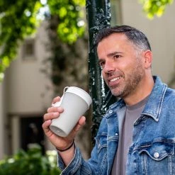 Koziol Gobelet isotherme Iso To Go - Polypropylène / Épicéa - Béton -Vaisselle Soldes 1000285440 210812 08111900048 MOOD DETAILS P000000001000285440 mood