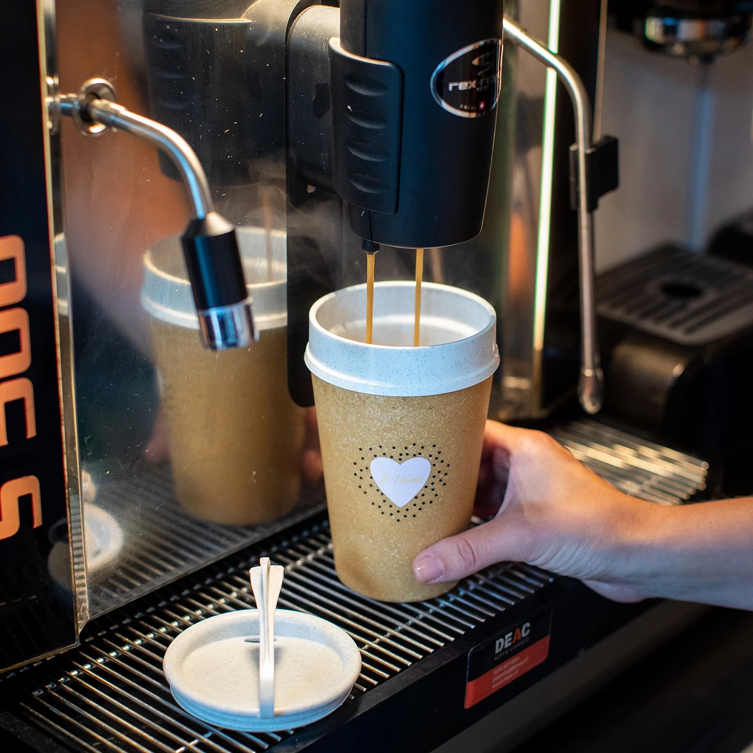 Koziol Gobelet isotherme Hell Wach - Polypropylène / Épicéa - Imitation bois recyclé 5 Koziol Gobelet isotherme Hell Wach - Polypropylène / Épicéa - Imitation bois recyclé – Image 3