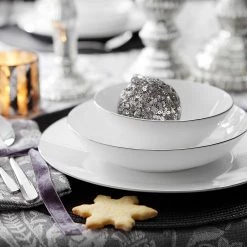 Butlers Assiette SILVER LINING - Porcelaine / Type Fine Bone China - Blanc - Diamètre : 27 cm 16 Butlers Assiette SILVER LINING - Porcelaine / Type Fine Bone China - Blanc - Diamètre : 27 cm -Vaisselle Soldes 1000331110 220218 021 MOOD DETAILS P000000001000331110 mood