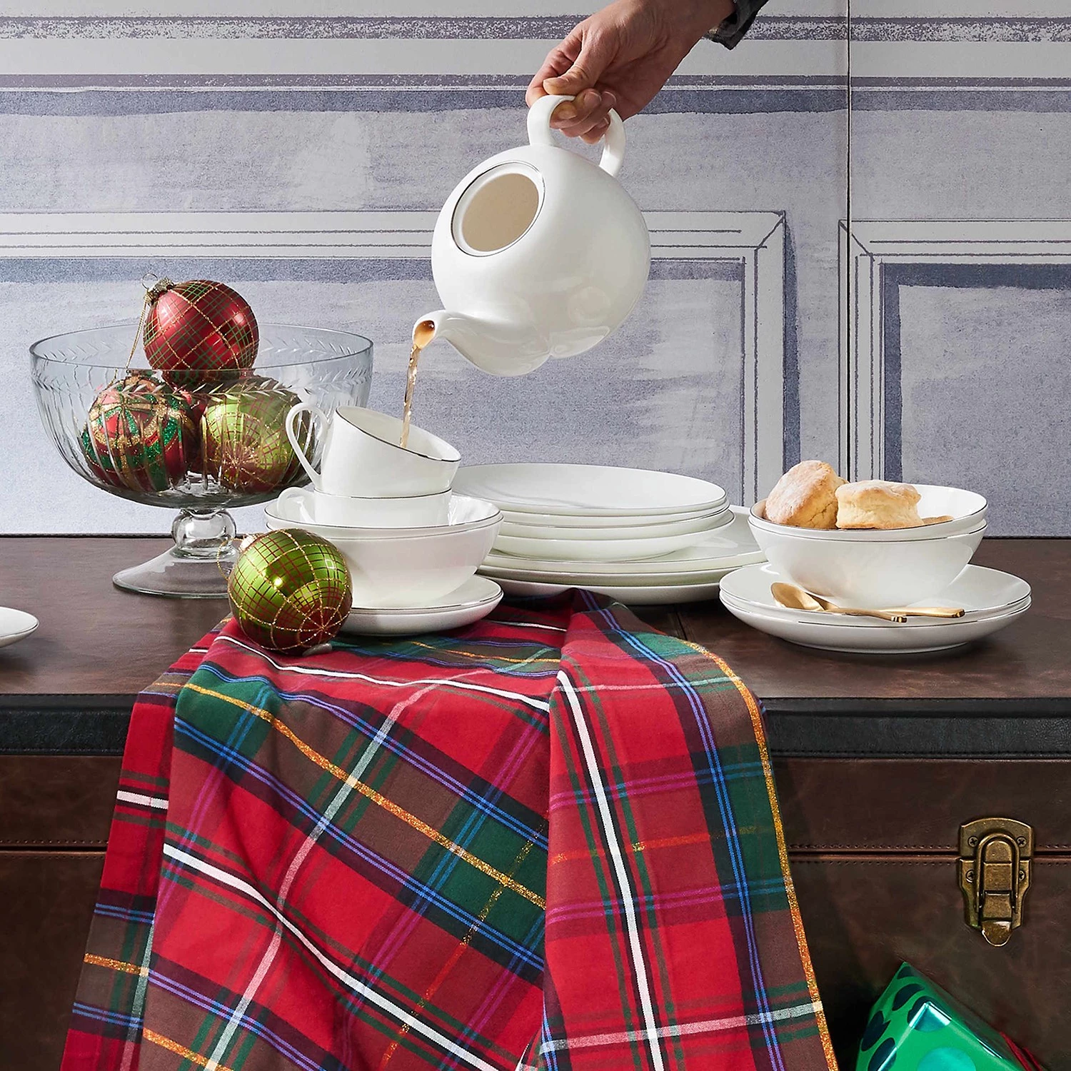 Butlers Assiette SILVER LINING - Porcelaine / Type Fine Bone China - Blanc - Diamètre : 27 cm 9 Butlers Assiette SILVER LINING - Porcelaine / Type Fine Bone China - Blanc - Diamètre : 27 cm – Image 7