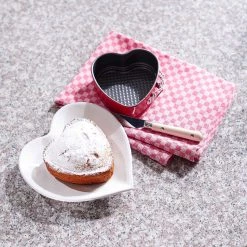 Butlers Assiette HEART - Céramique - Blanc - Largeur : 13 cm -Vaisselle Soldes 1000331235 220218 022 MOOD DETAILS P000000001000331235 mood